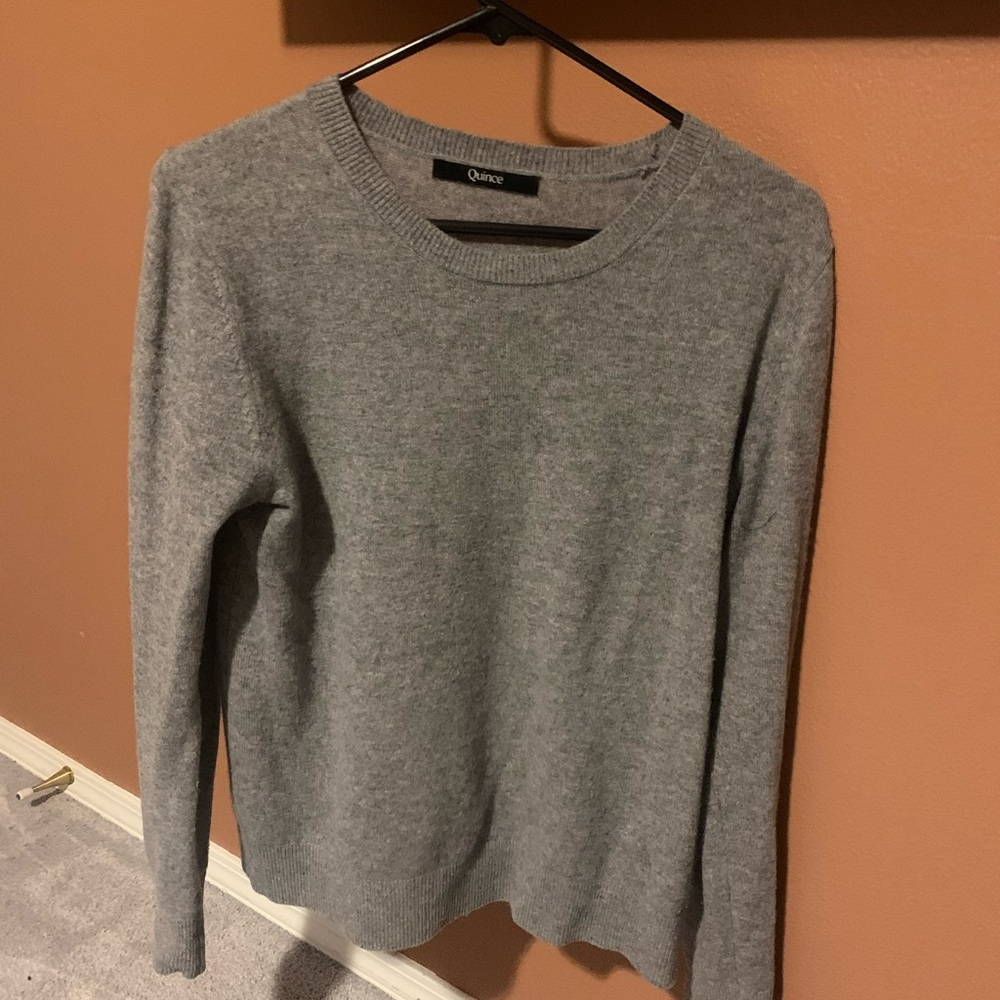 Quince grey cashmere crew neck sweater, size medium.